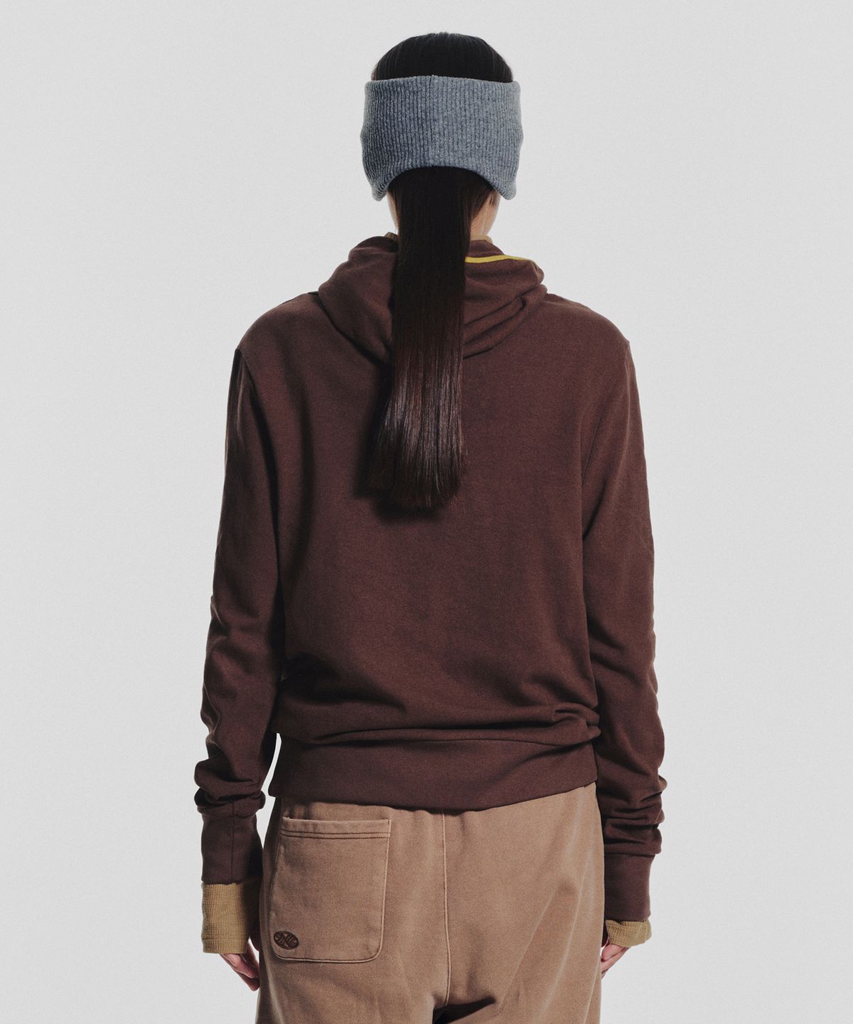 미나수(MENASOO) MNS Track Binding High Neck Hoodie_Brown