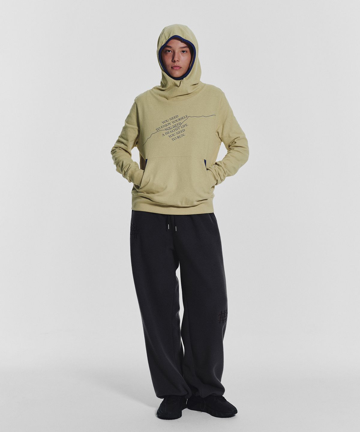 미나수(MENASOO) MNS Track Binding High Neck Hoodie_Olive