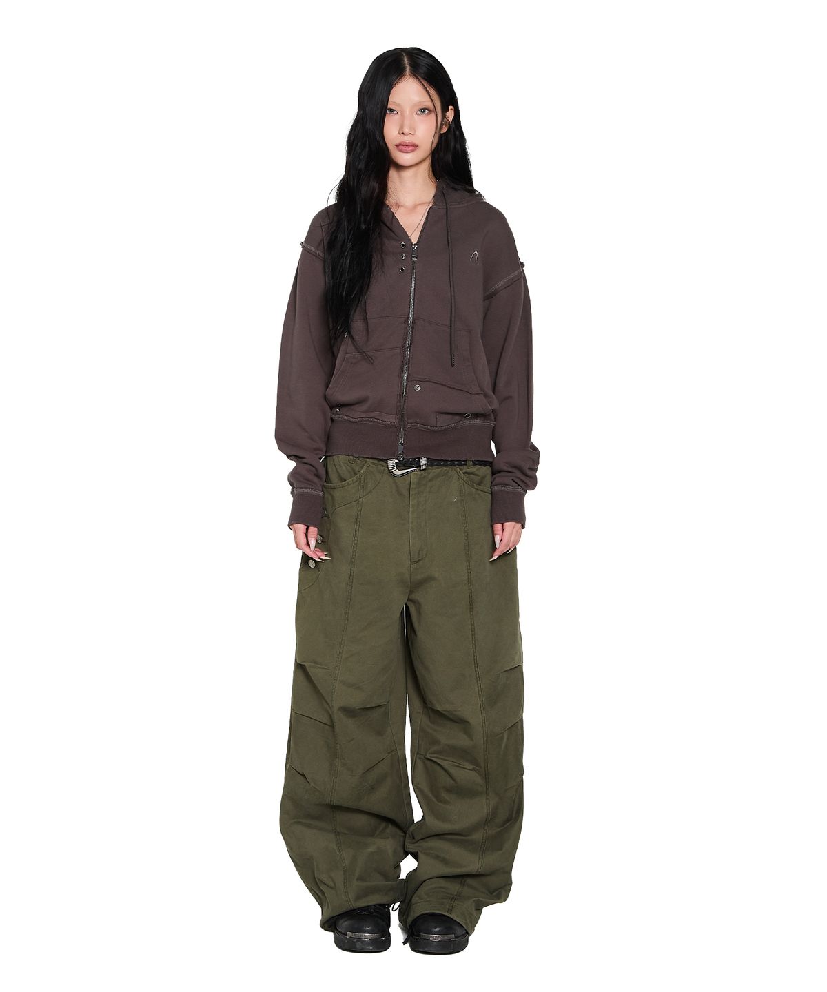 아캄(AAKAM) Knee Pin-Tuck Side Button Pants (Khaki)