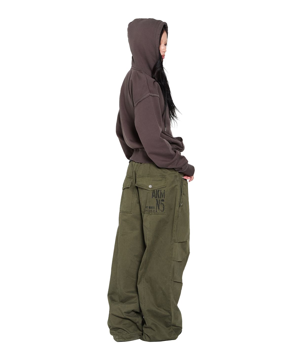 아캄(AAKAM) Knee Pin-Tuck Side Button Pants (Khaki)