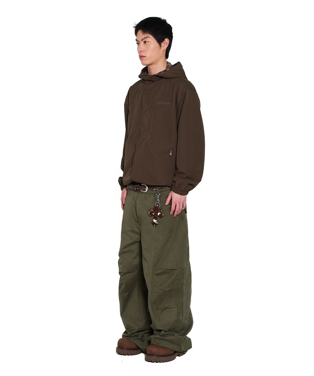 아캄(AAKAM) Knee Pin-Tuck Side Button Pants (Khaki)