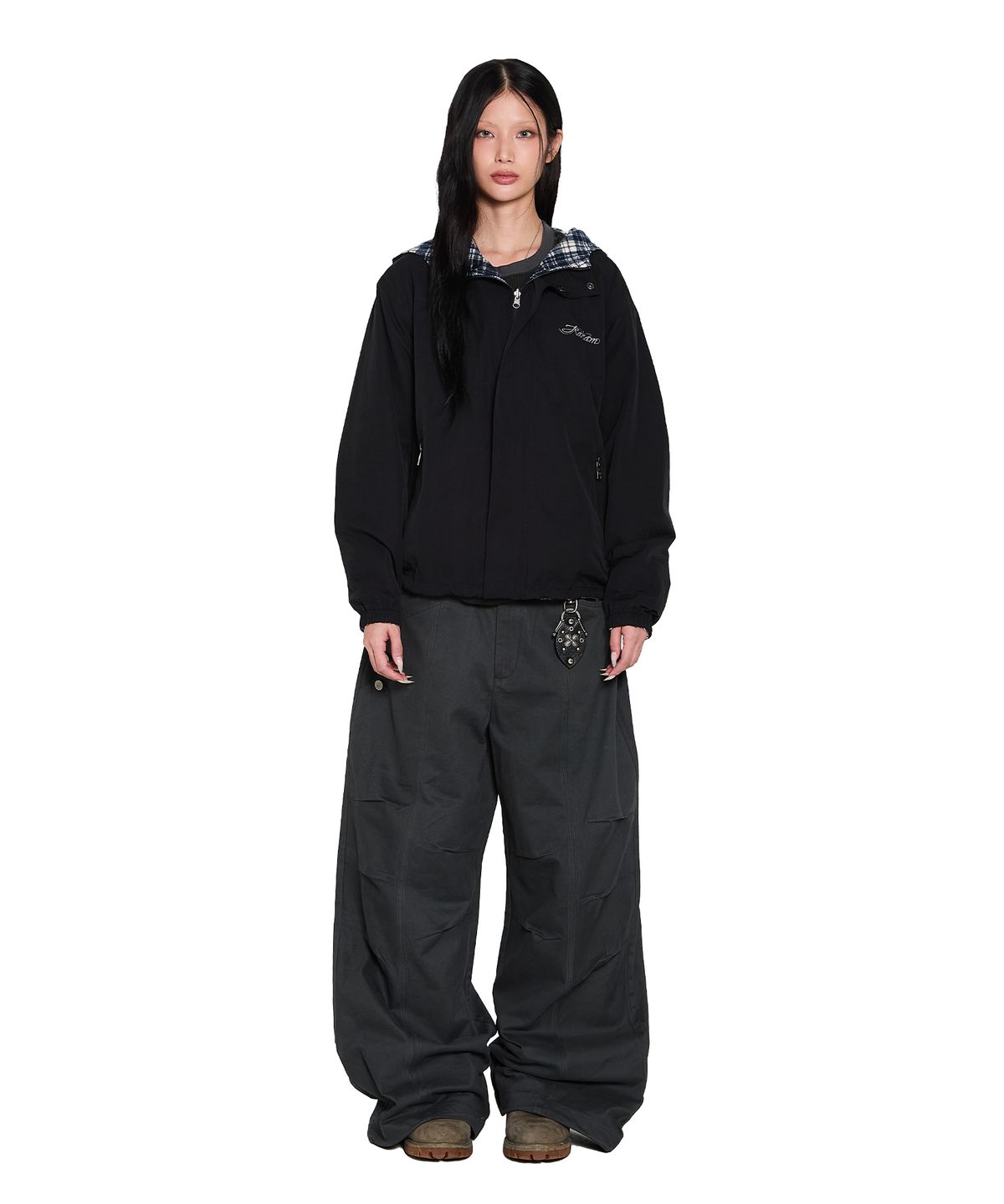 아캄(AAKAM) Knee Pin-Tuck Side Button Pants (Dark Gray)
