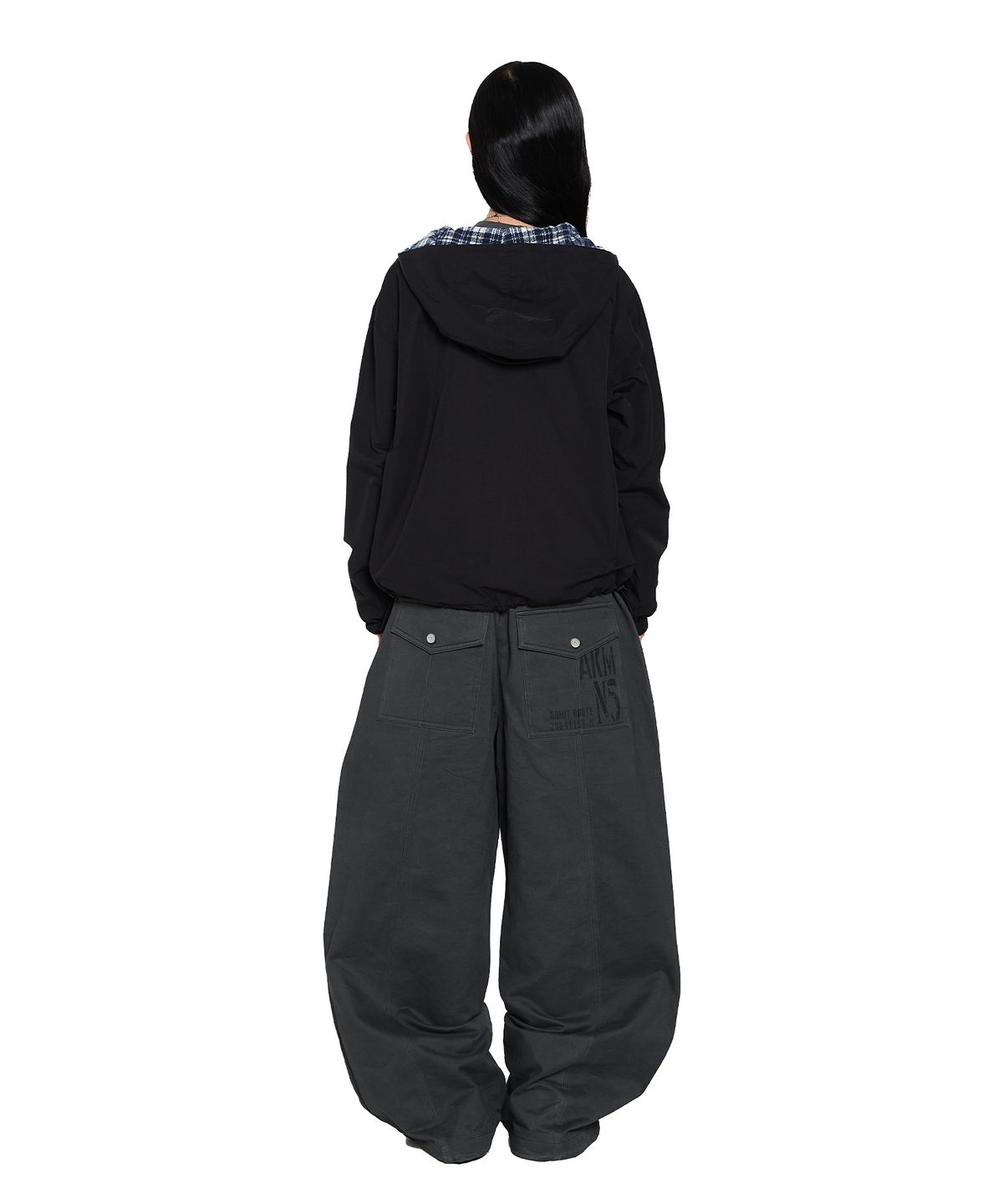 아캄(AAKAM) Knee Pin-Tuck Side Button Pants (Dark Gray)
