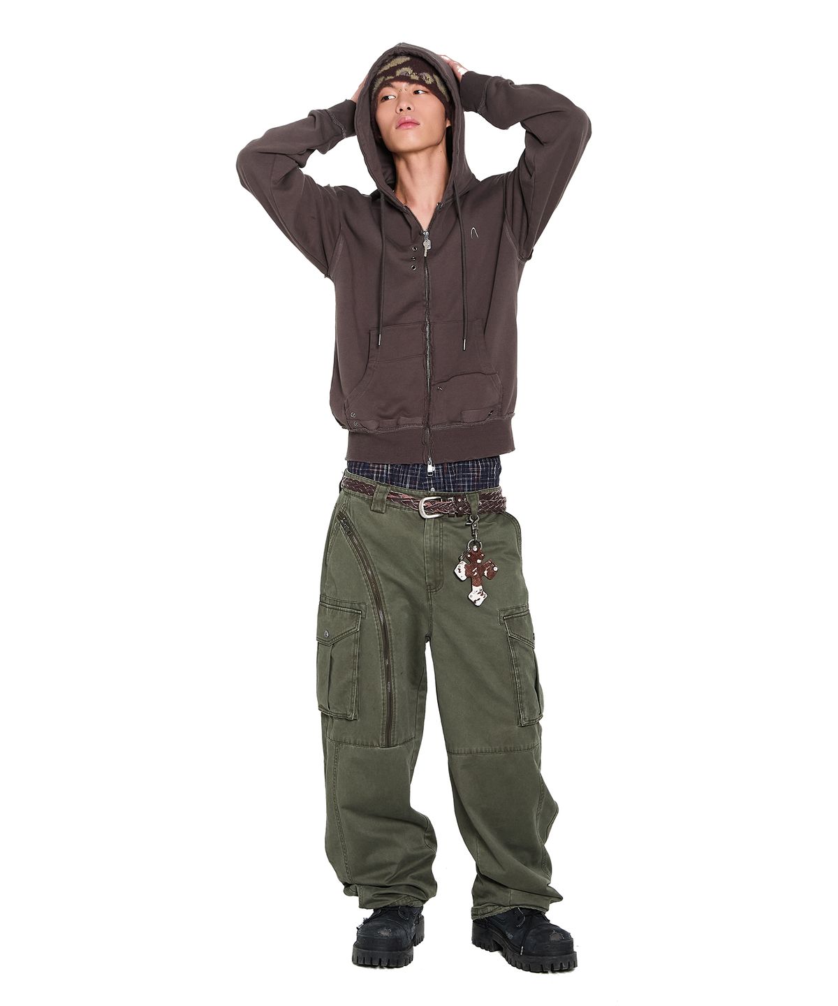 아캄(AAKAM) Oblique Zippered Cargo Pants (Khaki)