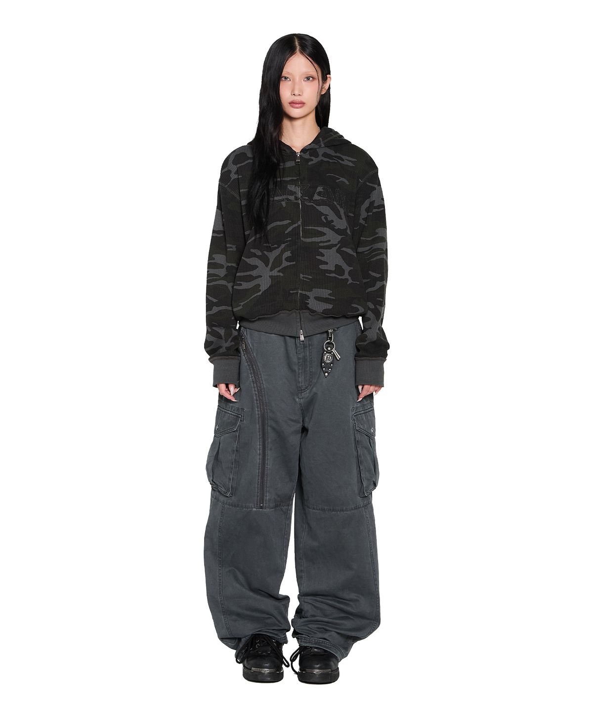 아캄(AAKAM) Oblique Zippered Cargo Pants (Dark Gray)