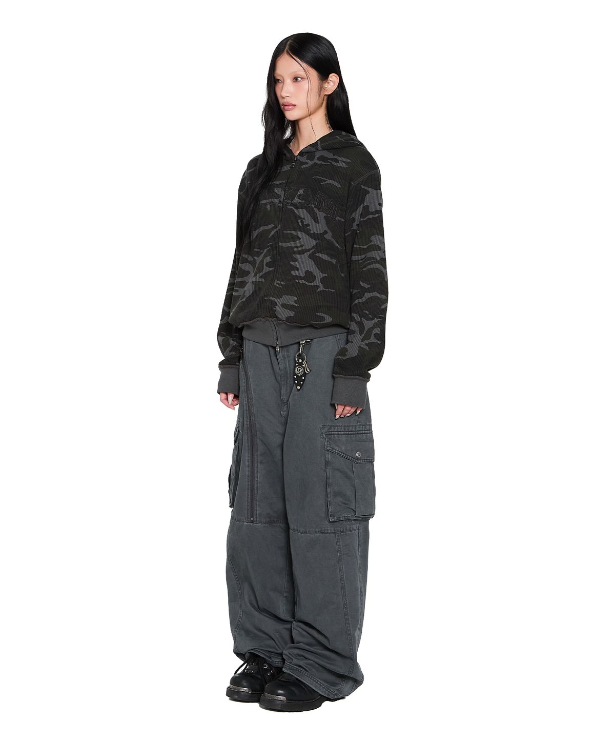 아캄(AAKAM) Oblique Zippered Cargo Pants (Dark Gray)