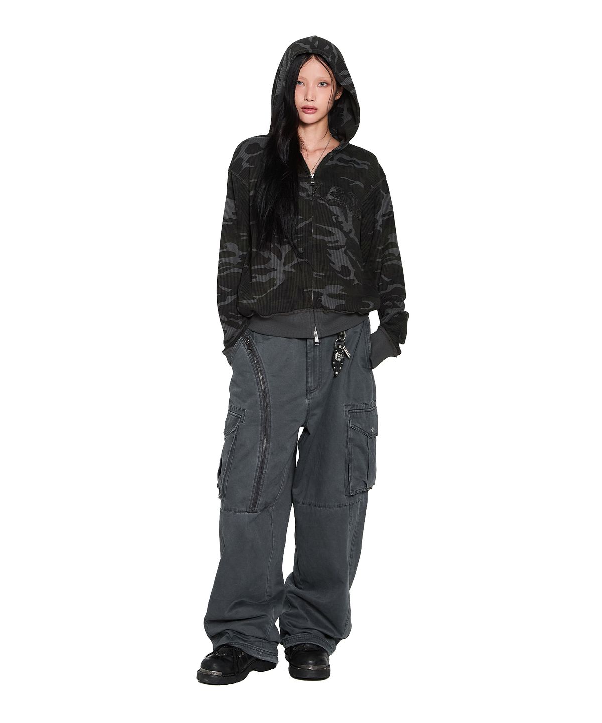 아캄(AAKAM) Oblique Zippered Cargo Pants (Dark Gray)