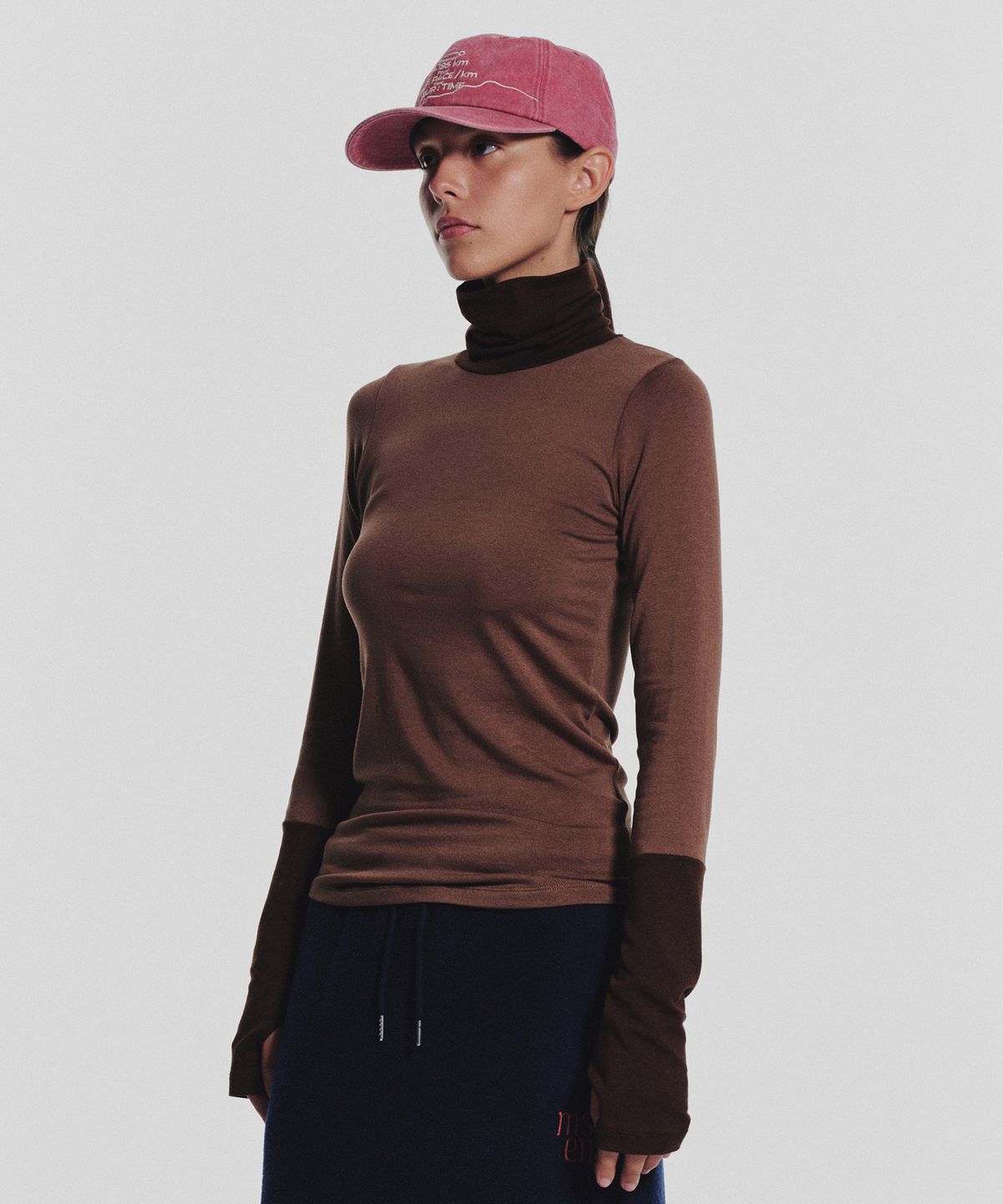 미나수(MENASOO) Track Warmer Color Turtleneck T Shirt_Brown