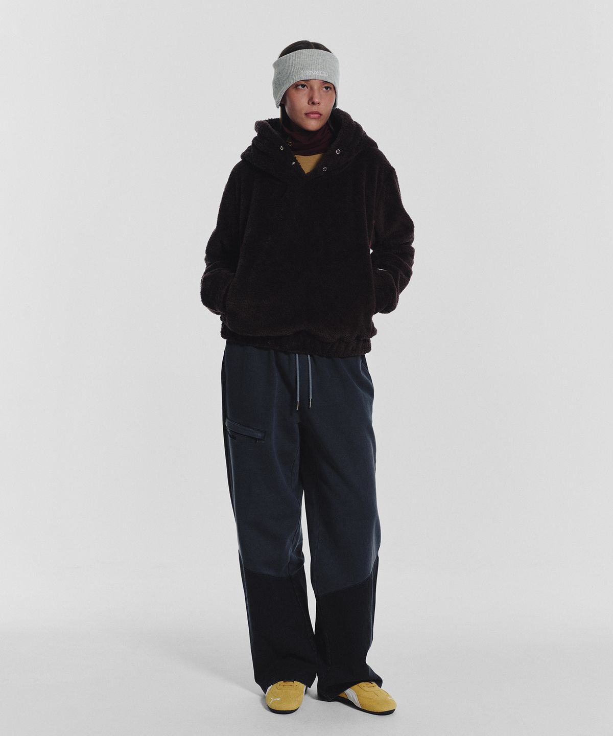 미나수(MENASOO) Pogme Fleece String Hoodie_Brown
