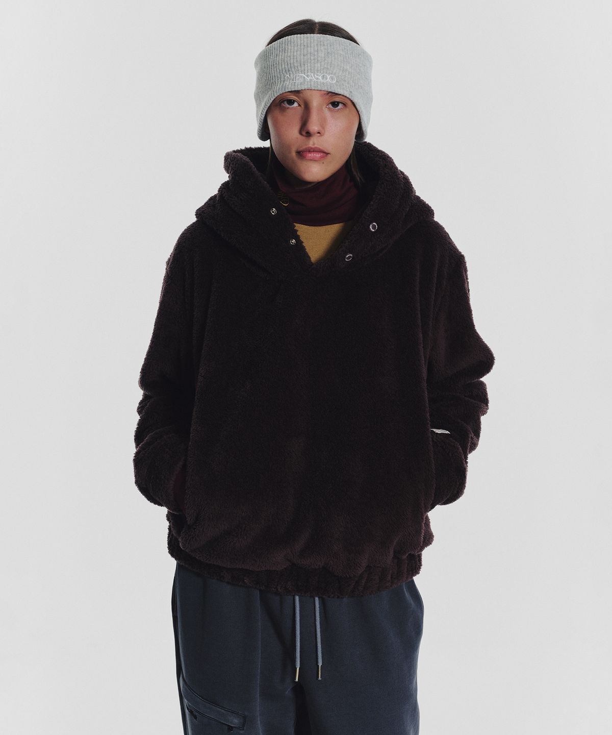 미나수(MENASOO) Pogme Fleece String Hoodie_Brown