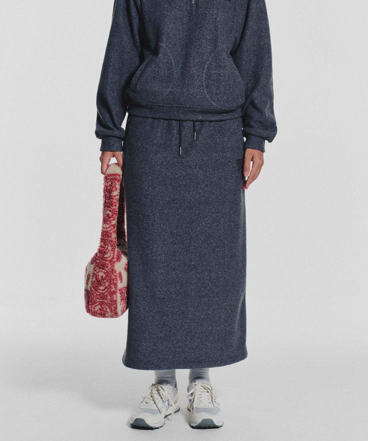 미나수(MENASOO) Terry Fleece Long Skirt_Charcoal