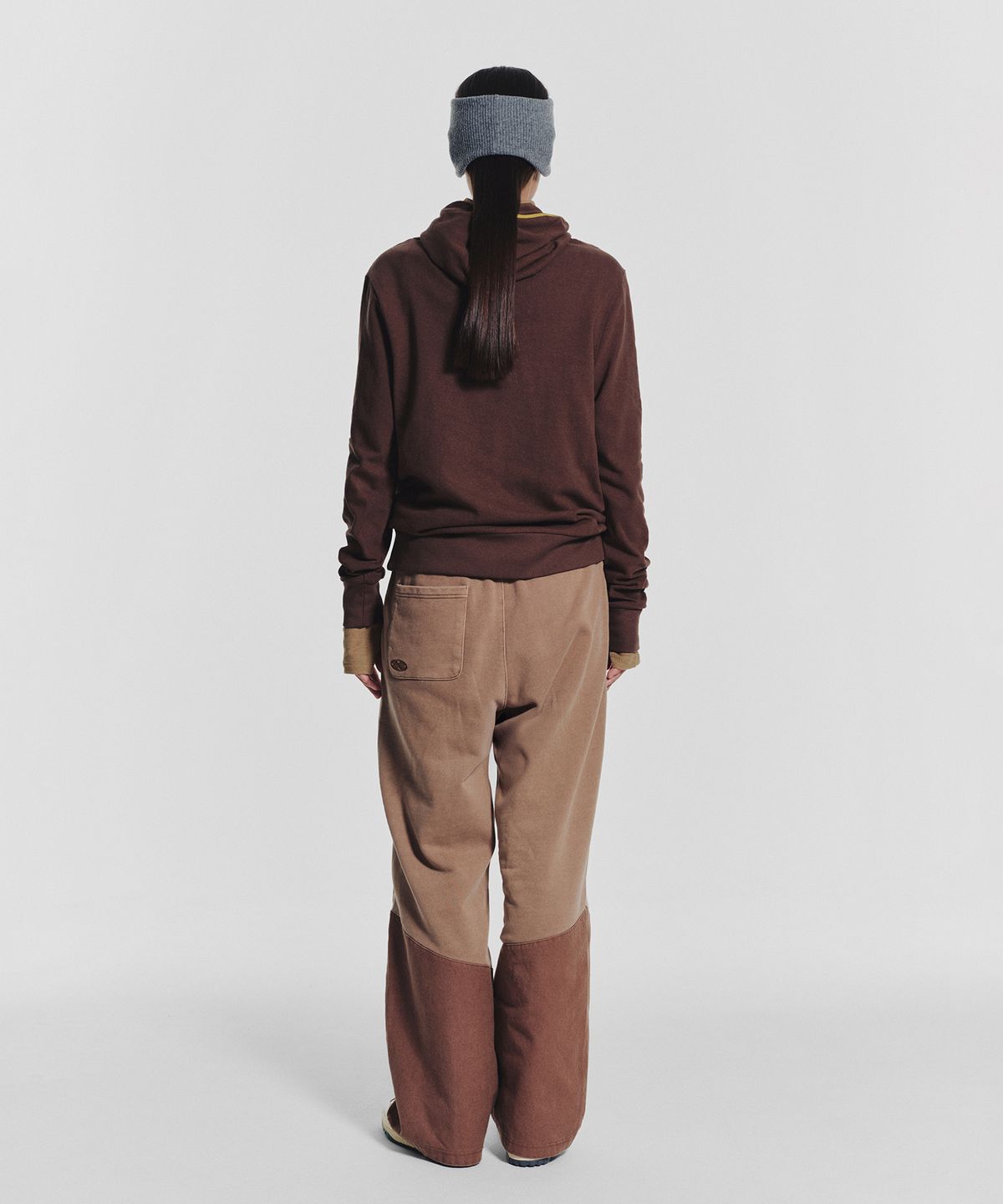 미나수(MENASOO) Pocket Point Cotton Track Pants_Brown
