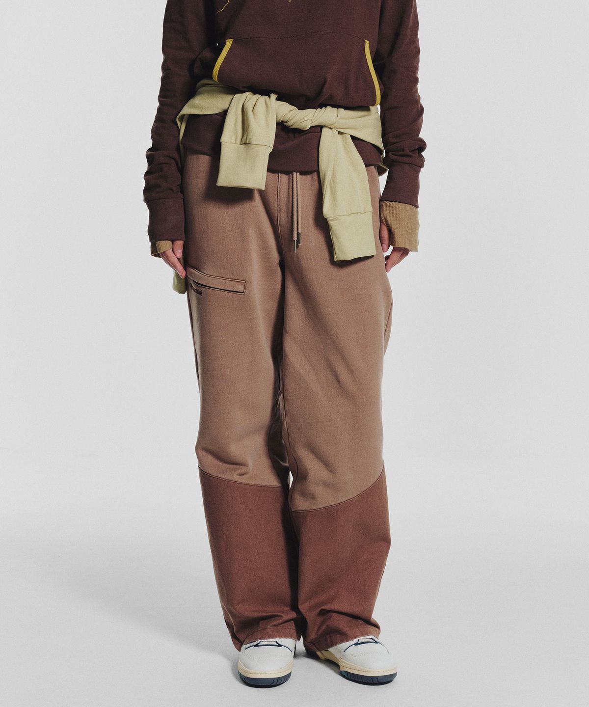 미나수(MENASOO) Pocket Point Cotton Track Pants_Brown