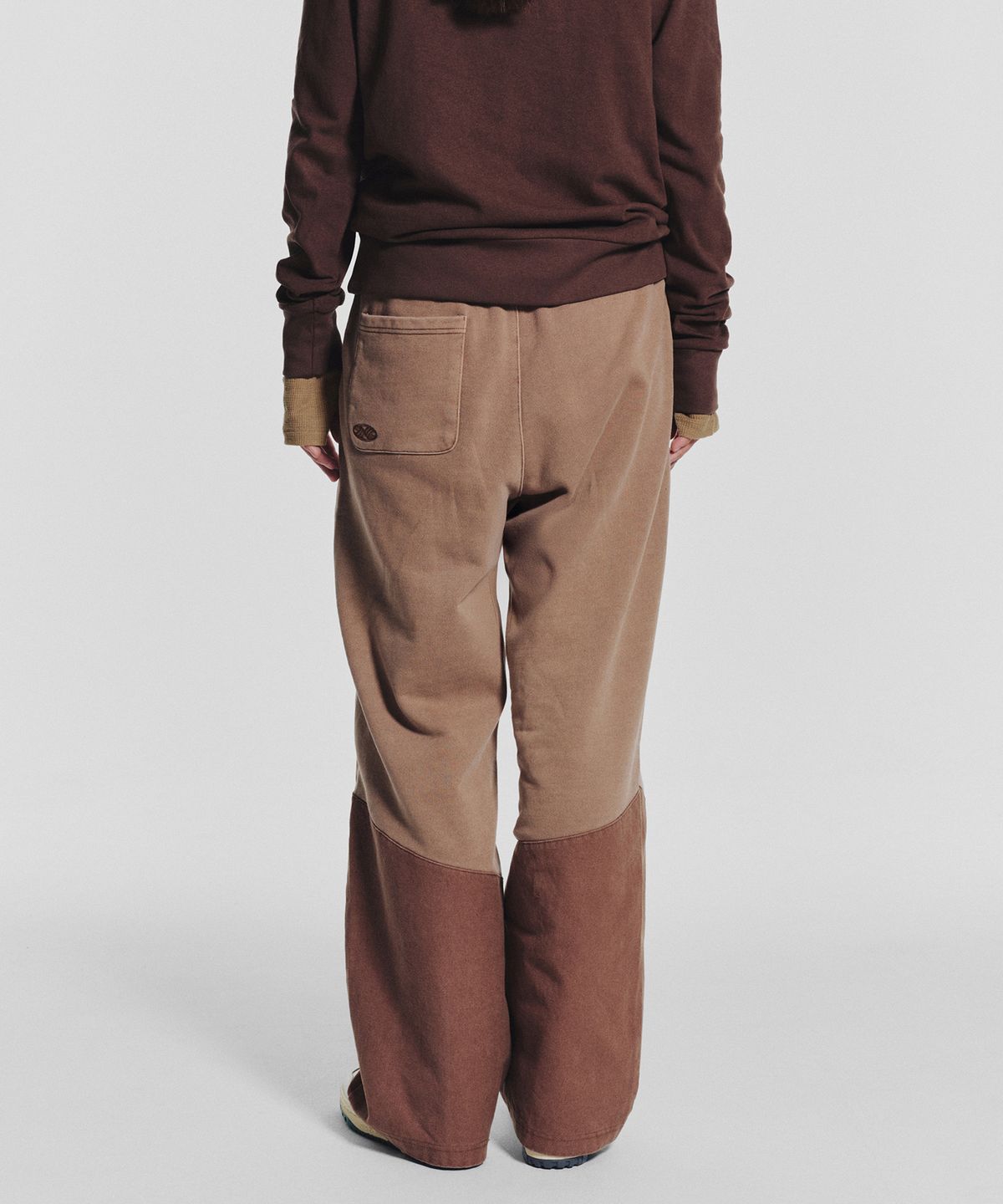 미나수(MENASOO) Pocket Point Cotton Track Pants_Brown