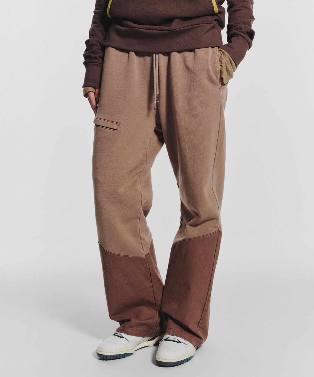 미나수(MENASOO) Pocket Point Cotton Track Pants_Brown