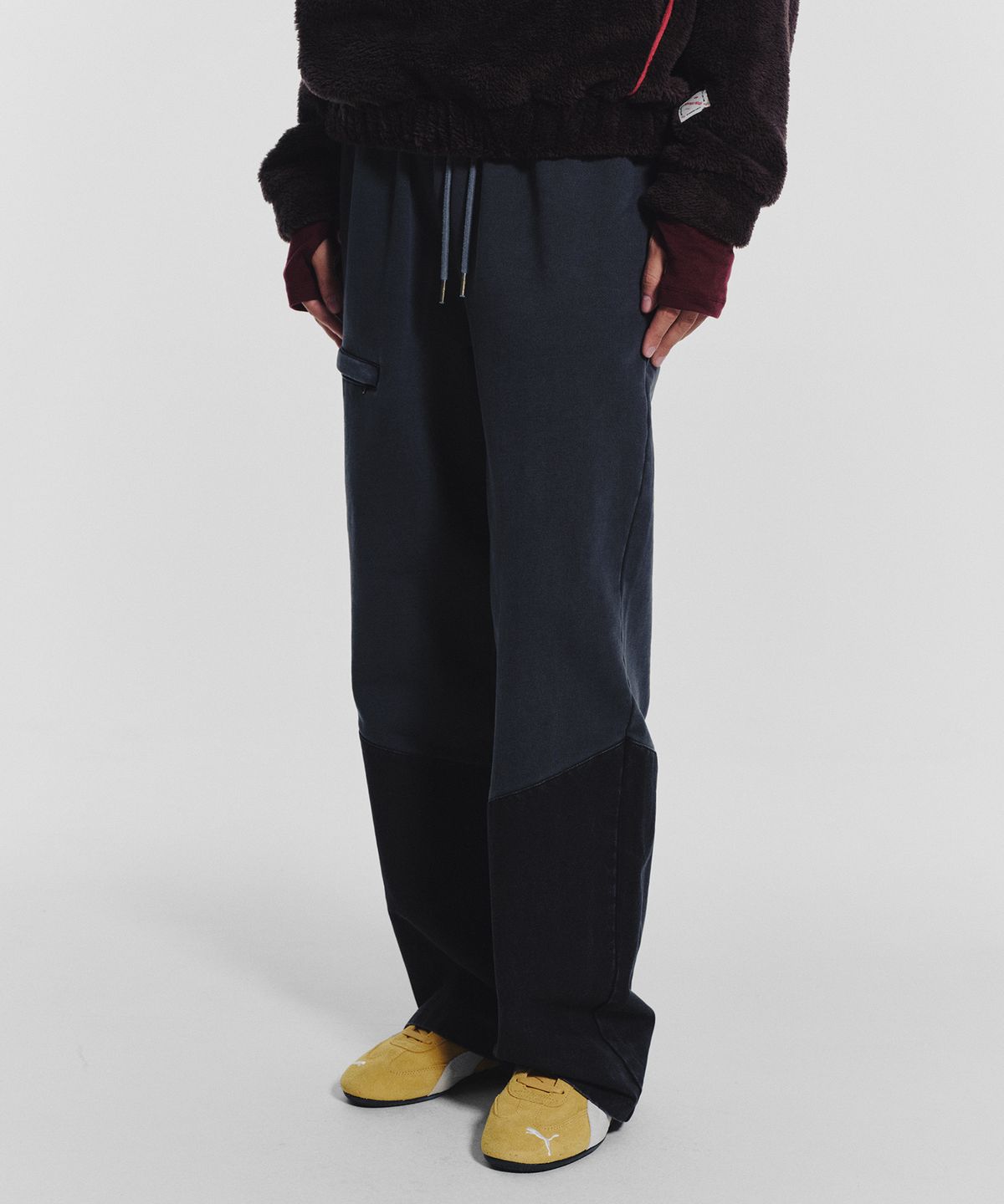 미나수(MENASOO) Pocket Point Cotton Track Pants_Charcoal