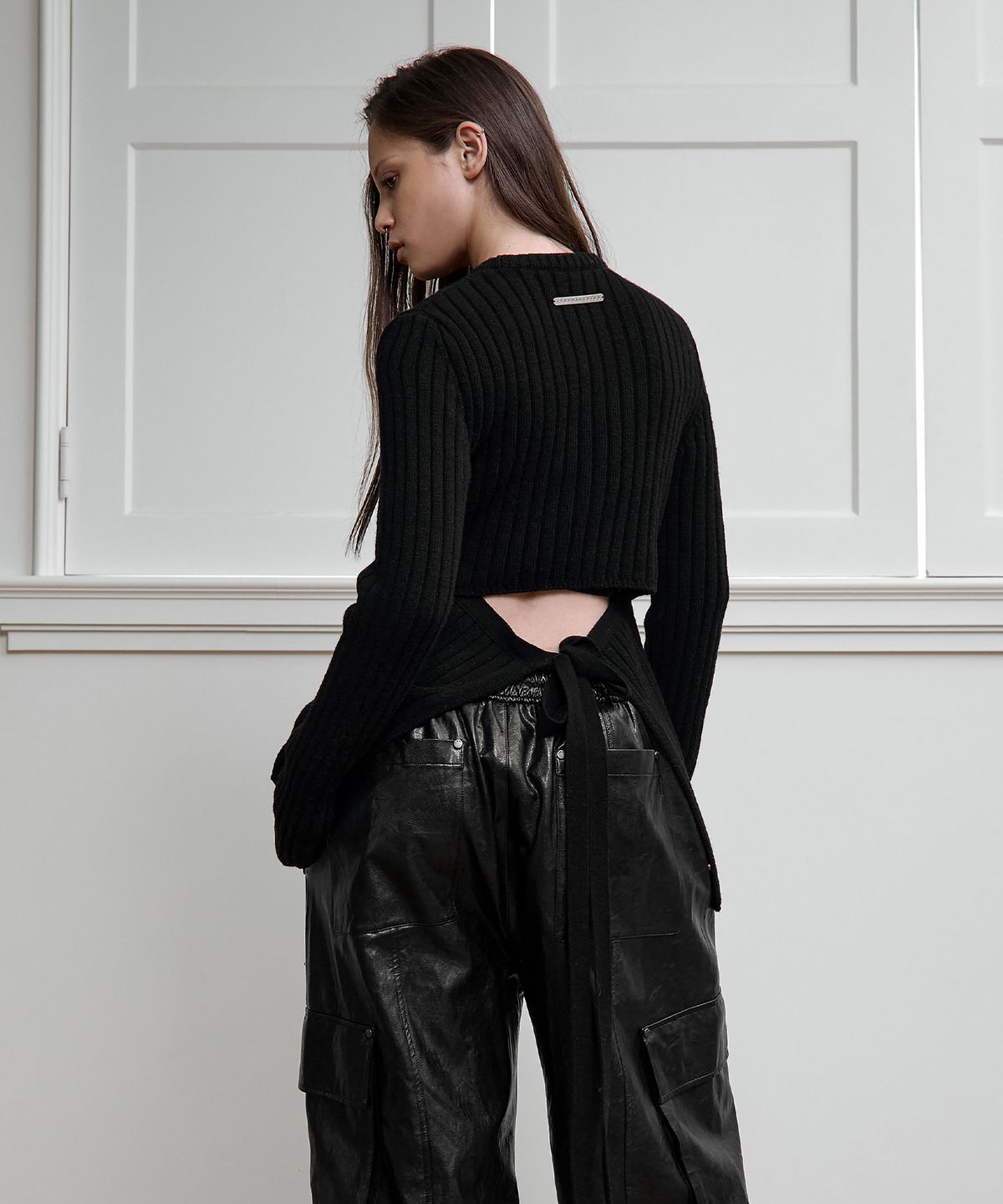 트리밍버드(TREEMINGBIRD) Backless Knit Pullover [ Black ]