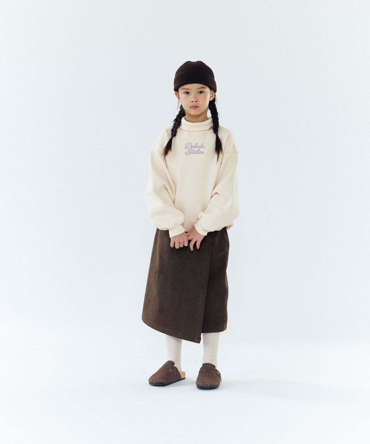 다코다 스튜디오(DAKODA STUDIOS) 터틀넥 스웻셔츠_아이보리,블랙