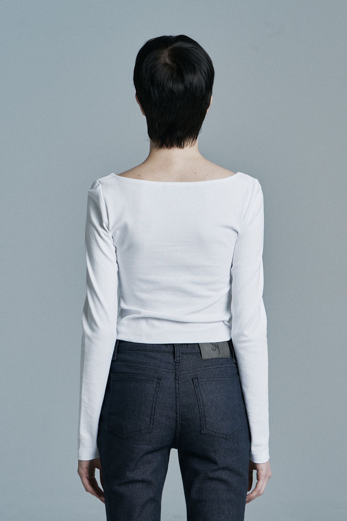 시너진(SYNERJYN) SANDY BOAT NECK LONG SLEEVE WHITE