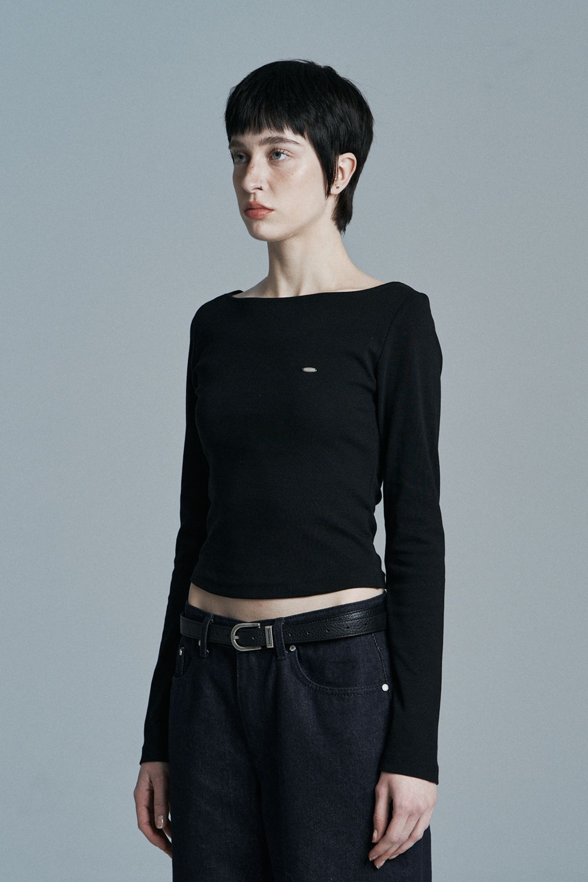 시너진(SYNERJYN) SANDY BOAT NECK LONG SLEEVE BLACK