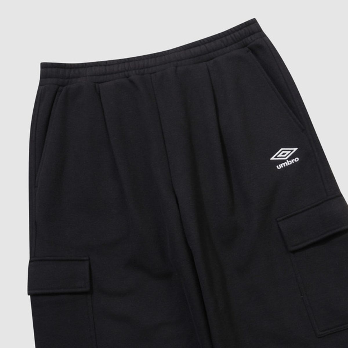엄브로(UMBRO) 카고 기모 와이드 팬츠 블랙 UQ423CFPO5