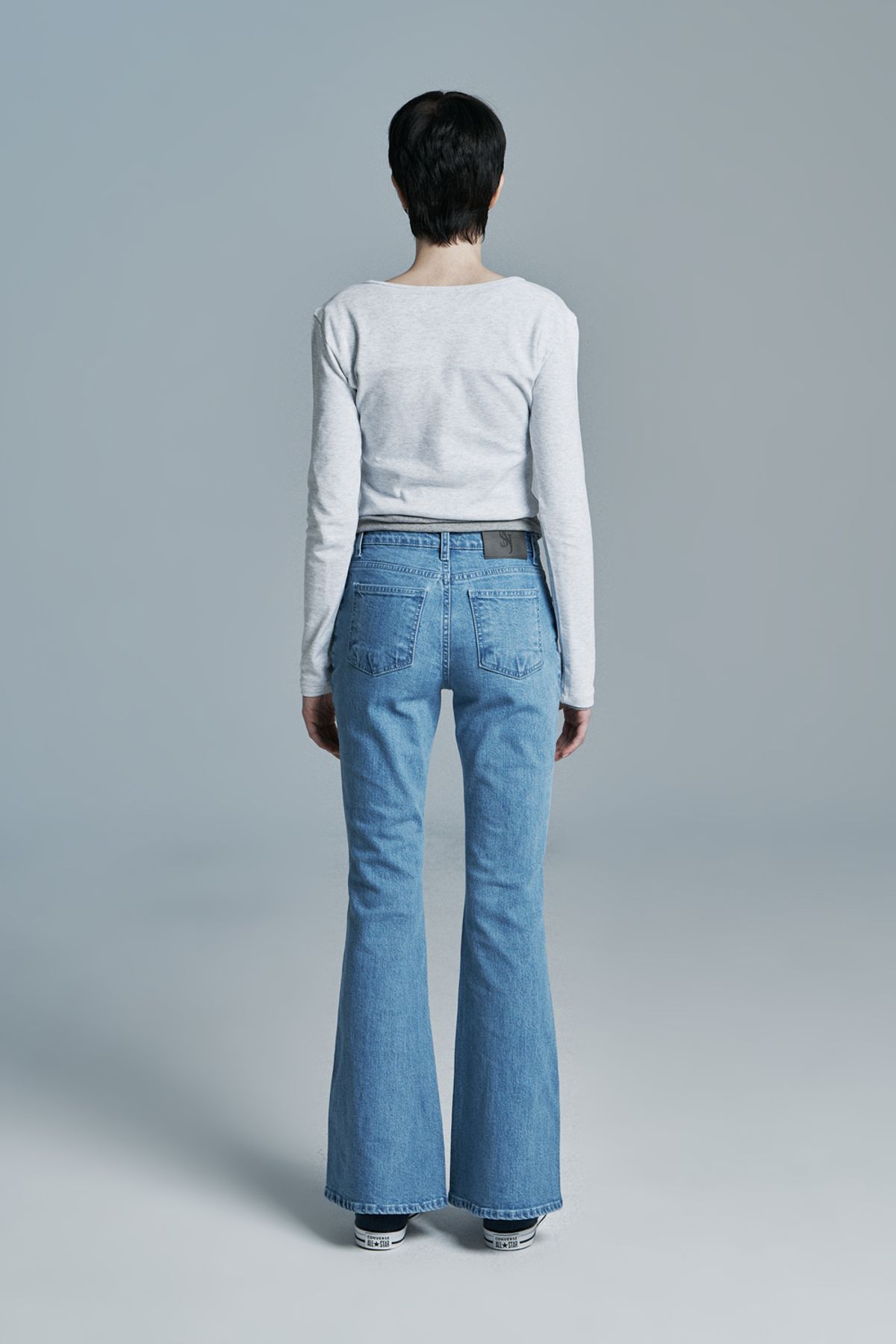 시너진(SYNERJYN) DAY V-NECK LONG SLEEVE WHITE MELANGE
