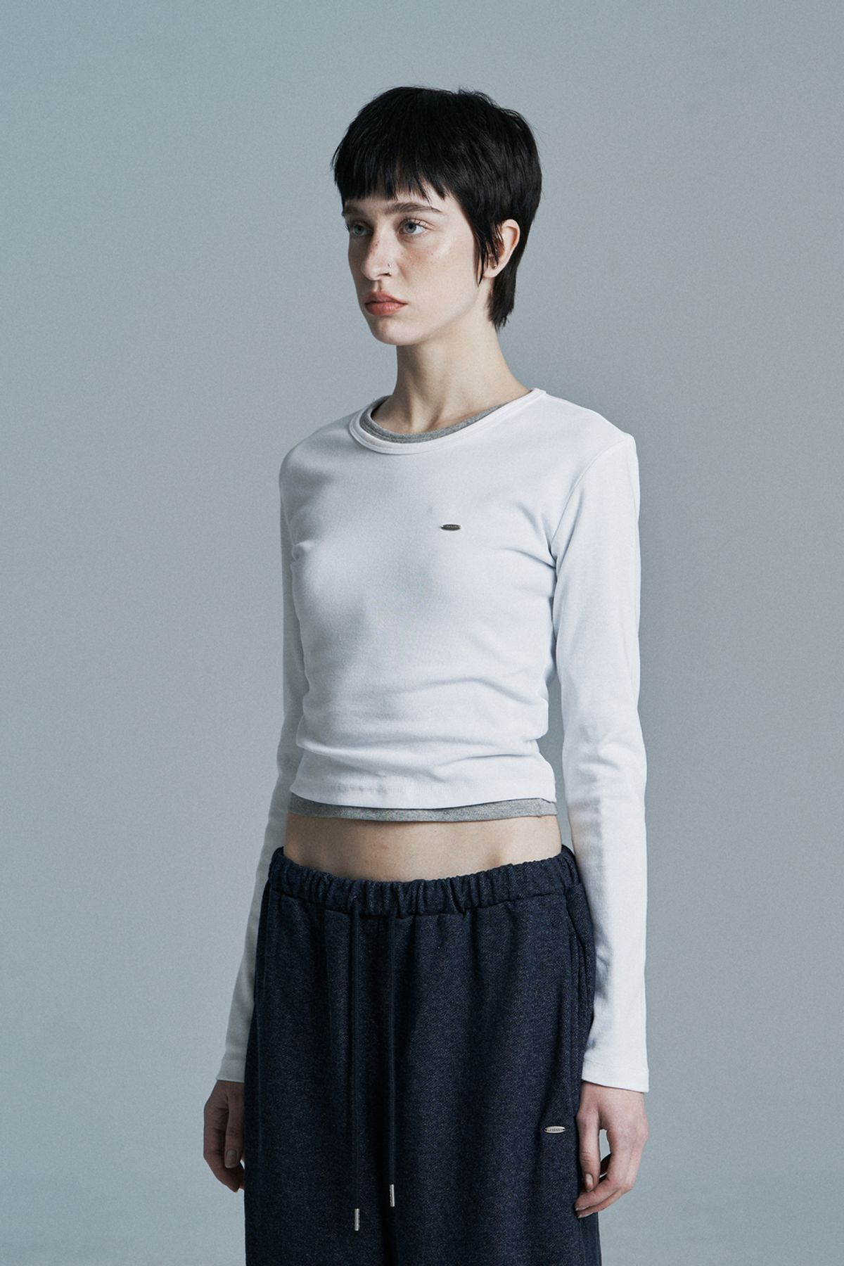 시너진(SYNERJYN) ROUND CROP LONG SLEEVE WHITE