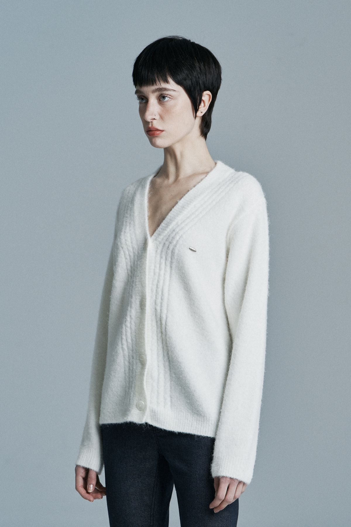시너진(SYNERJYN) JOY KNIT CARDIGAN WHITE