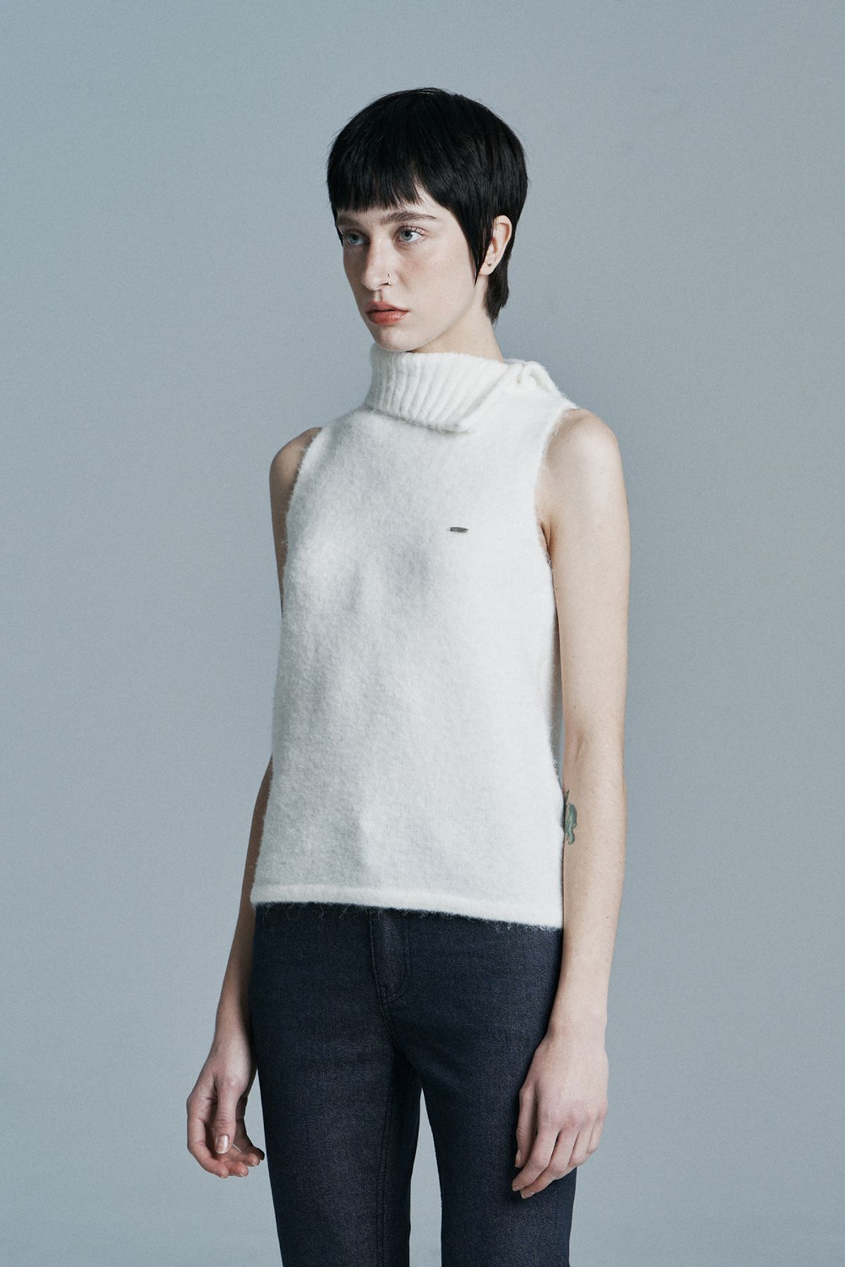 시너진(SYNERJYN) JOY KNIT TOP WHITE