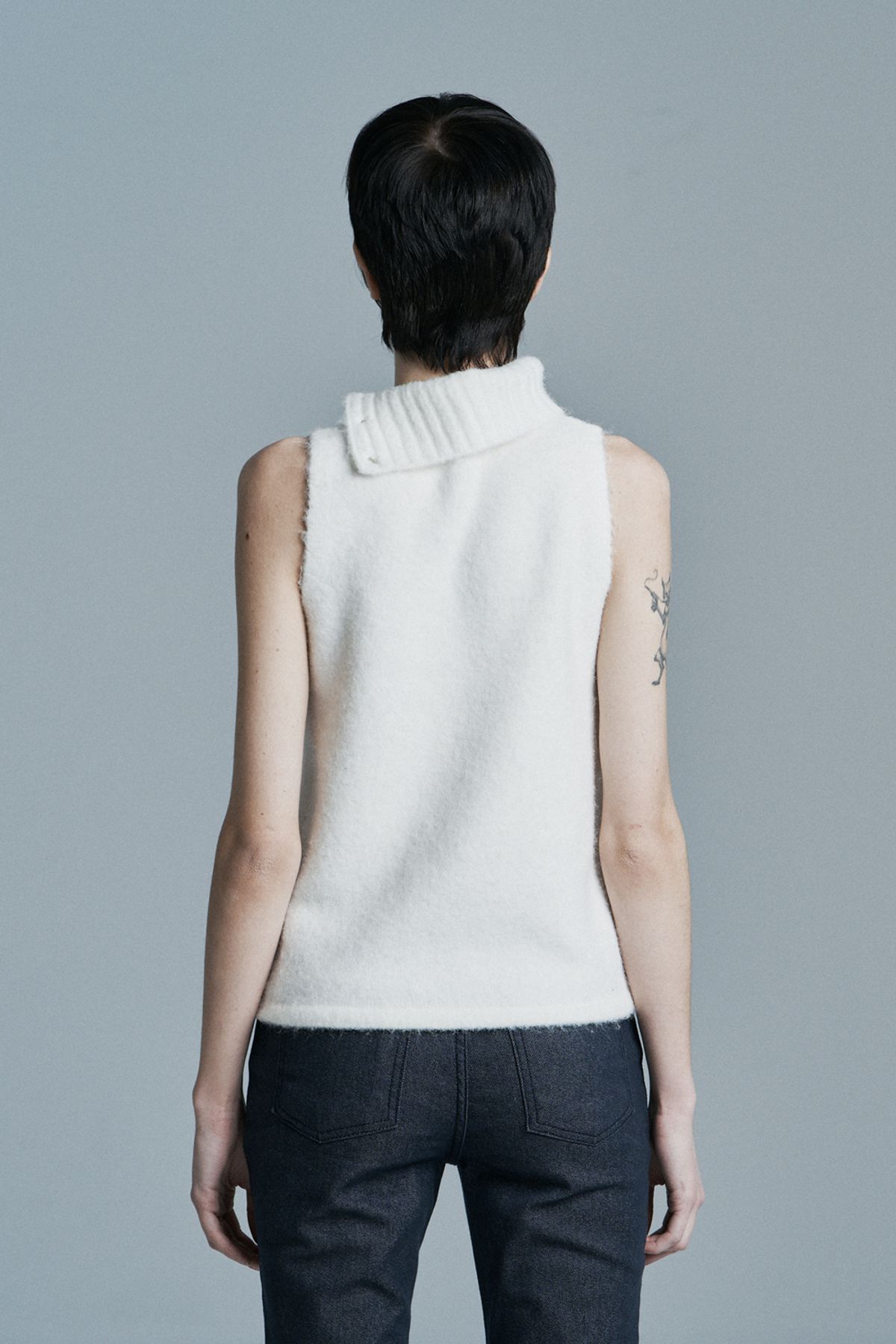 시너진(SYNERJYN) JOY KNIT TOP WHITE