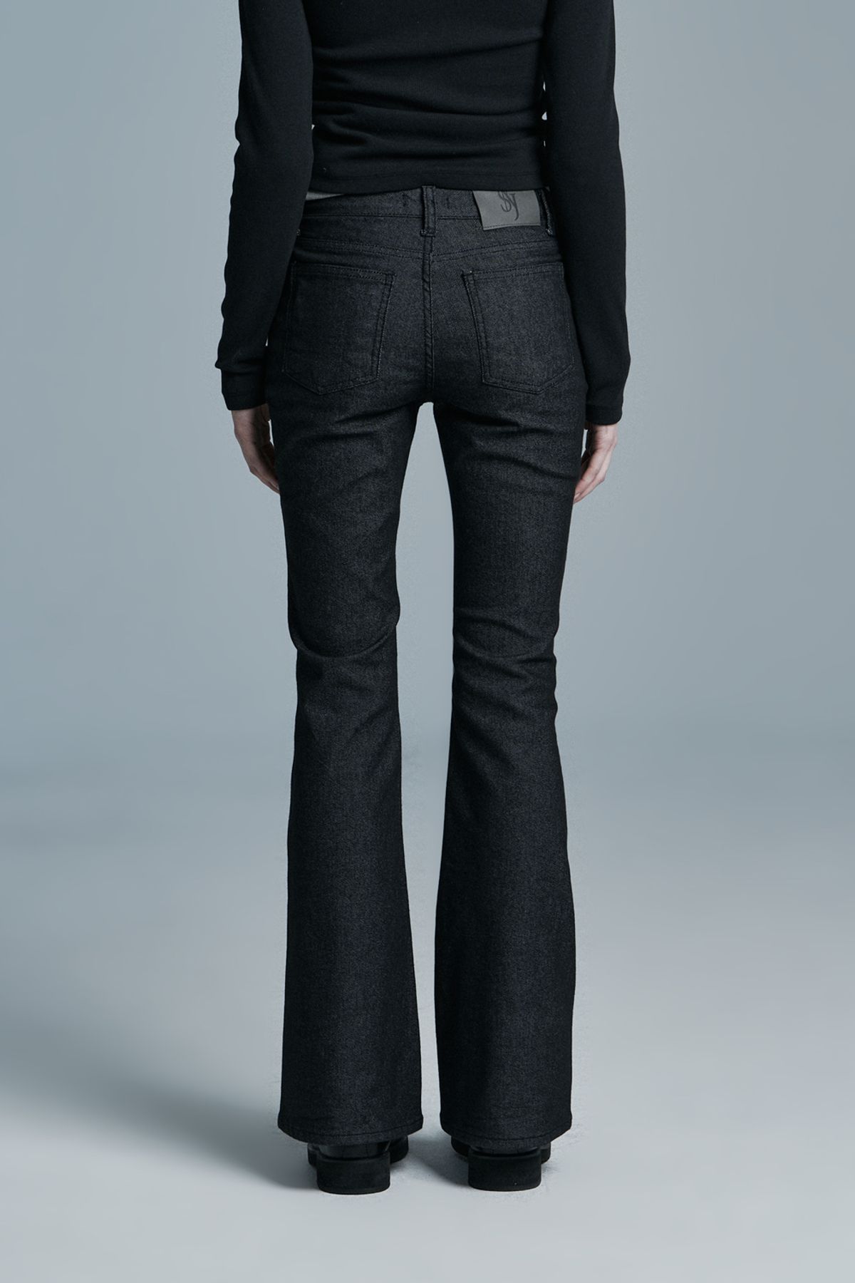 시너진(SYNERJYN) RAW DENIM PANTS BLACK
