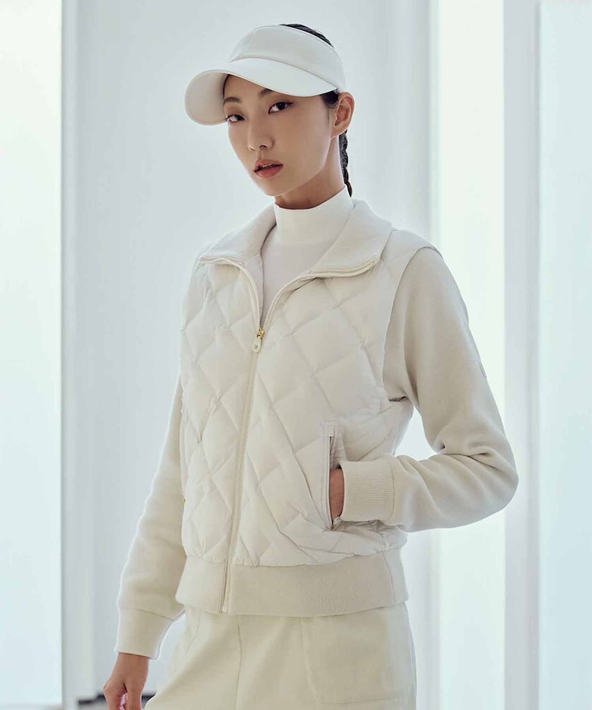 빈폴골프(BEANPOLE GOLF) 여성 니트 하이브리드 스윙 다운 - 아이보리