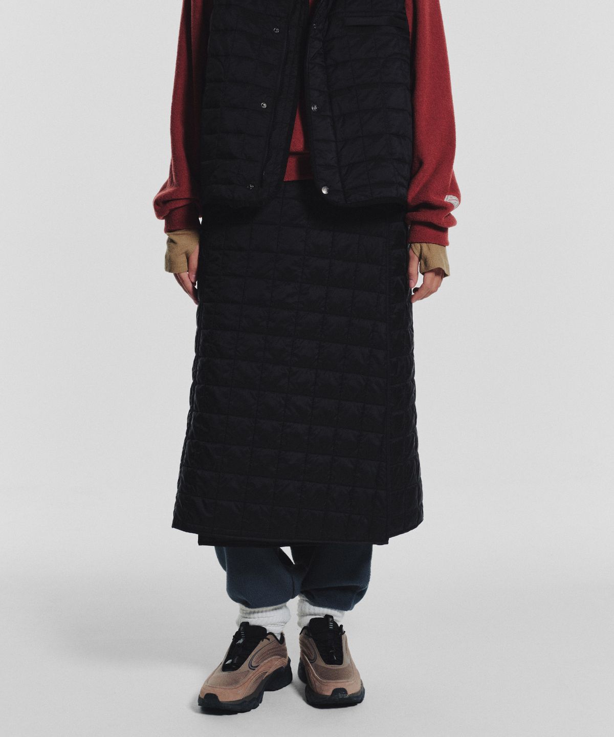 미나수(MENASOO) MNS Line Quilting Long Skirt_Black