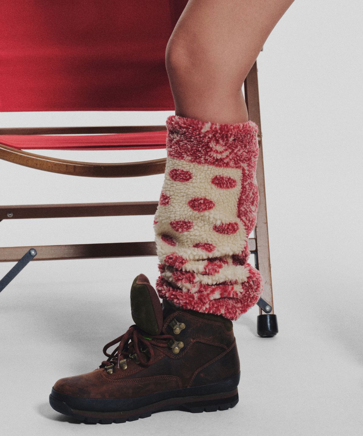 미나수(MENASOO) MNS Fluffy Track Knee Socks_Red