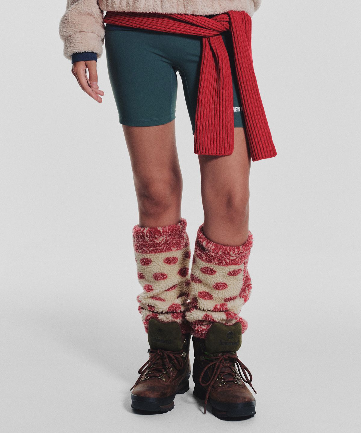 미나수(MENASOO) MNS Fluffy Track Knee Socks_Red