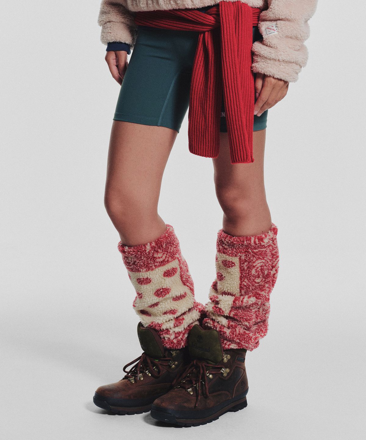 미나수(MENASOO) MNS Fluffy Track Knee Socks_Red