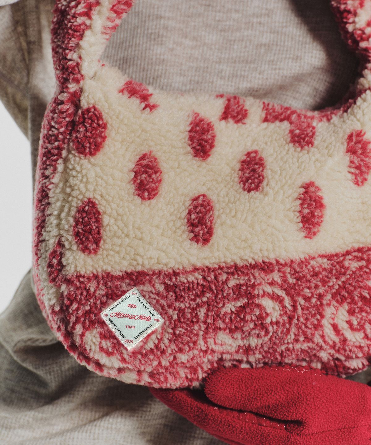 미나수(MENASOO) MNS Fluffy Track Shoulder Bag_Red