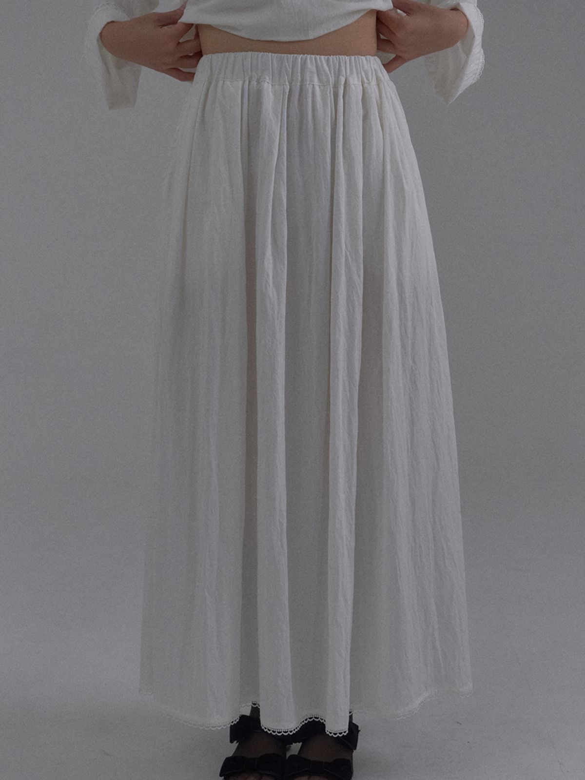 쏘리, 투 머치 러브(SORRY, TOO MUCH LOVE) Aether White Fluid Skirt_Ivory