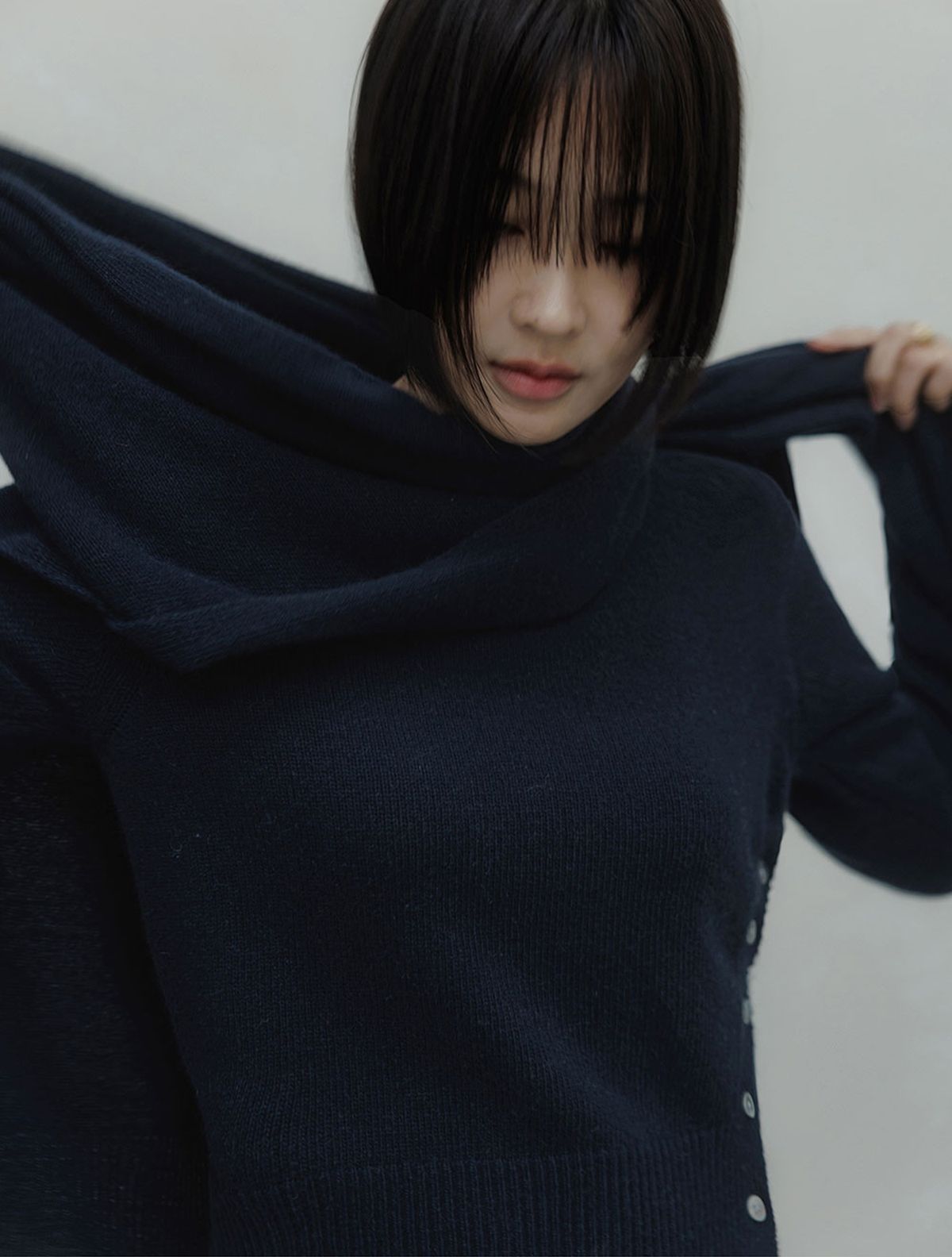 메무아(MEMUA) 끌레르 라쿤 메리노울 니트(네이비)
