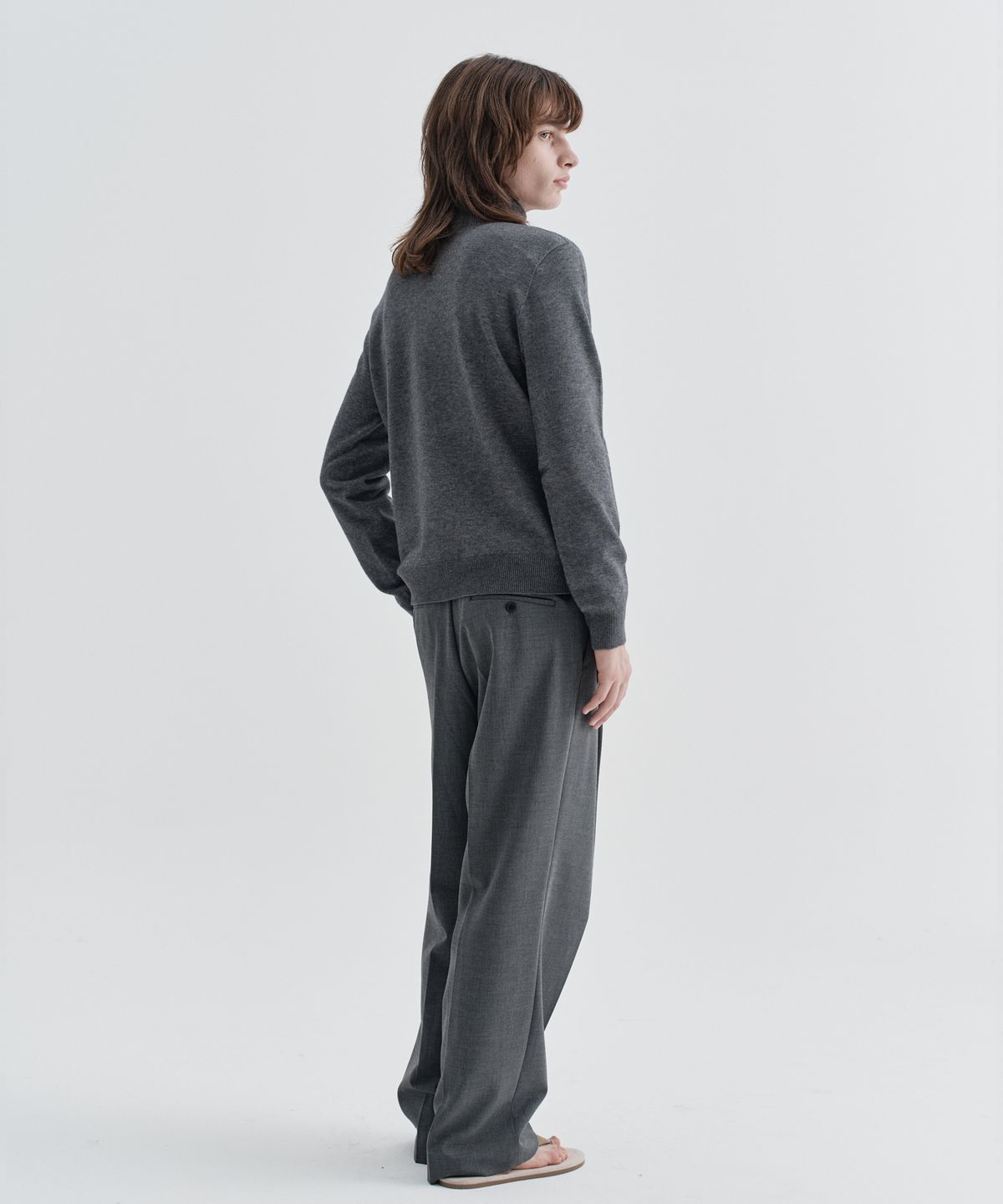 이지오(EZIO) Seamless Turtle Knit_Charcoal