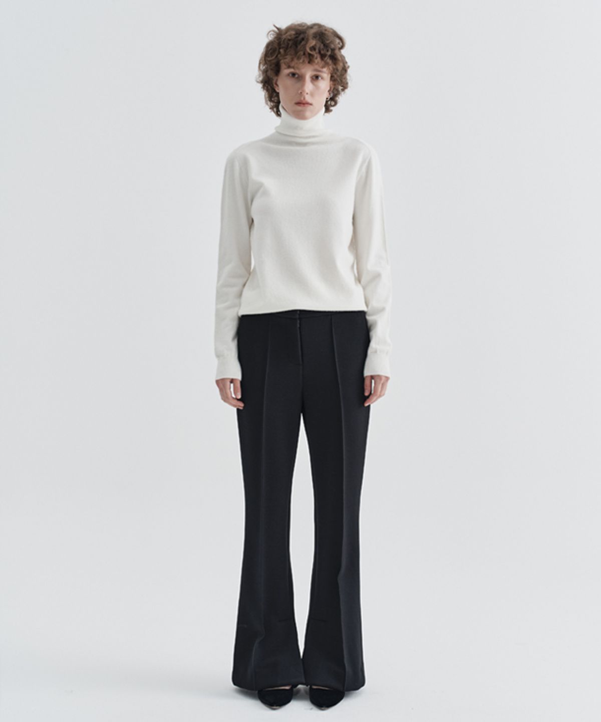 이지오 우먼(EZIO WOMEN) W Seamless Turtle Knit_Ivory