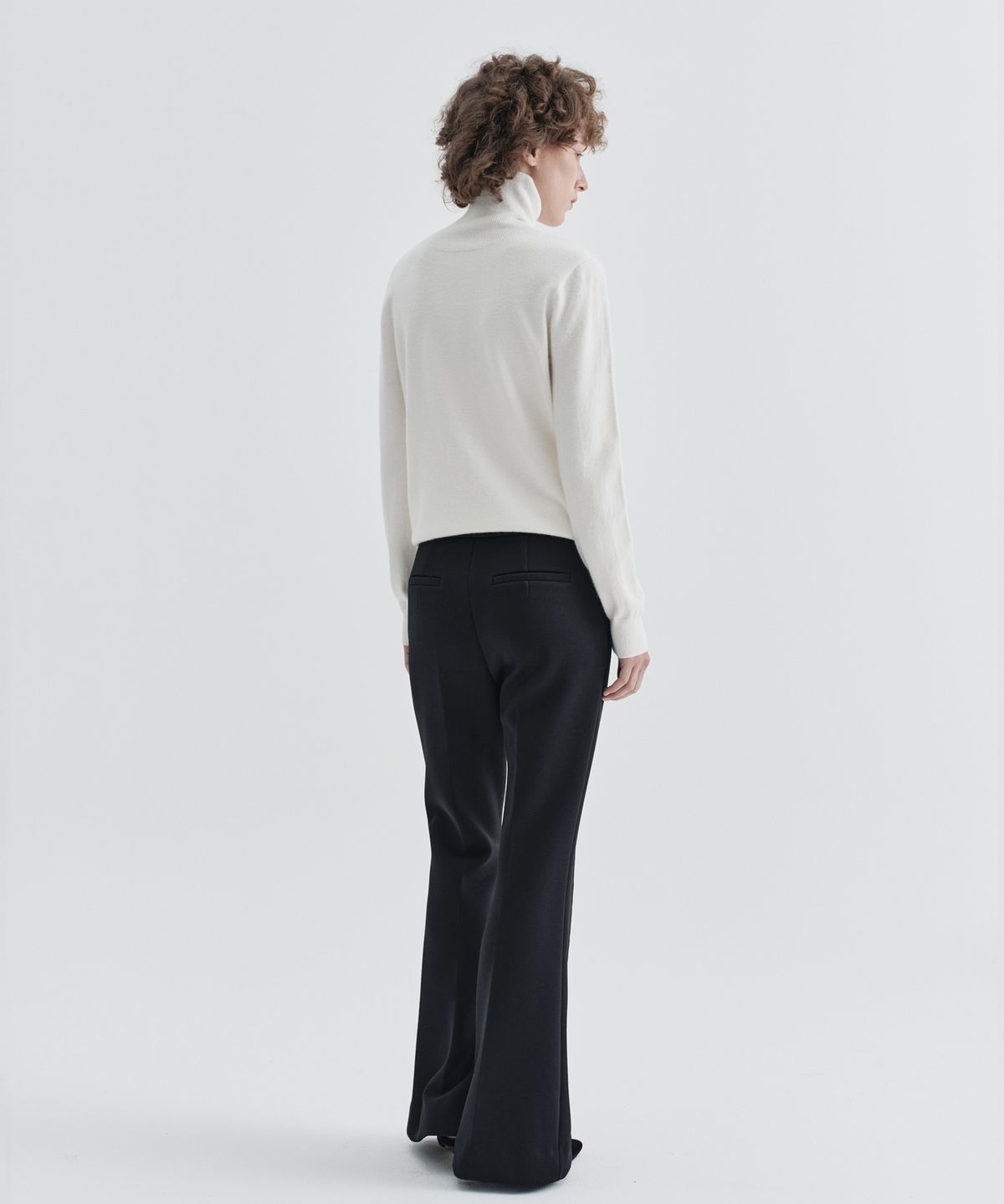 이지오 우먼(EZIO WOMEN) W Seamless Turtle Knit_Ivory