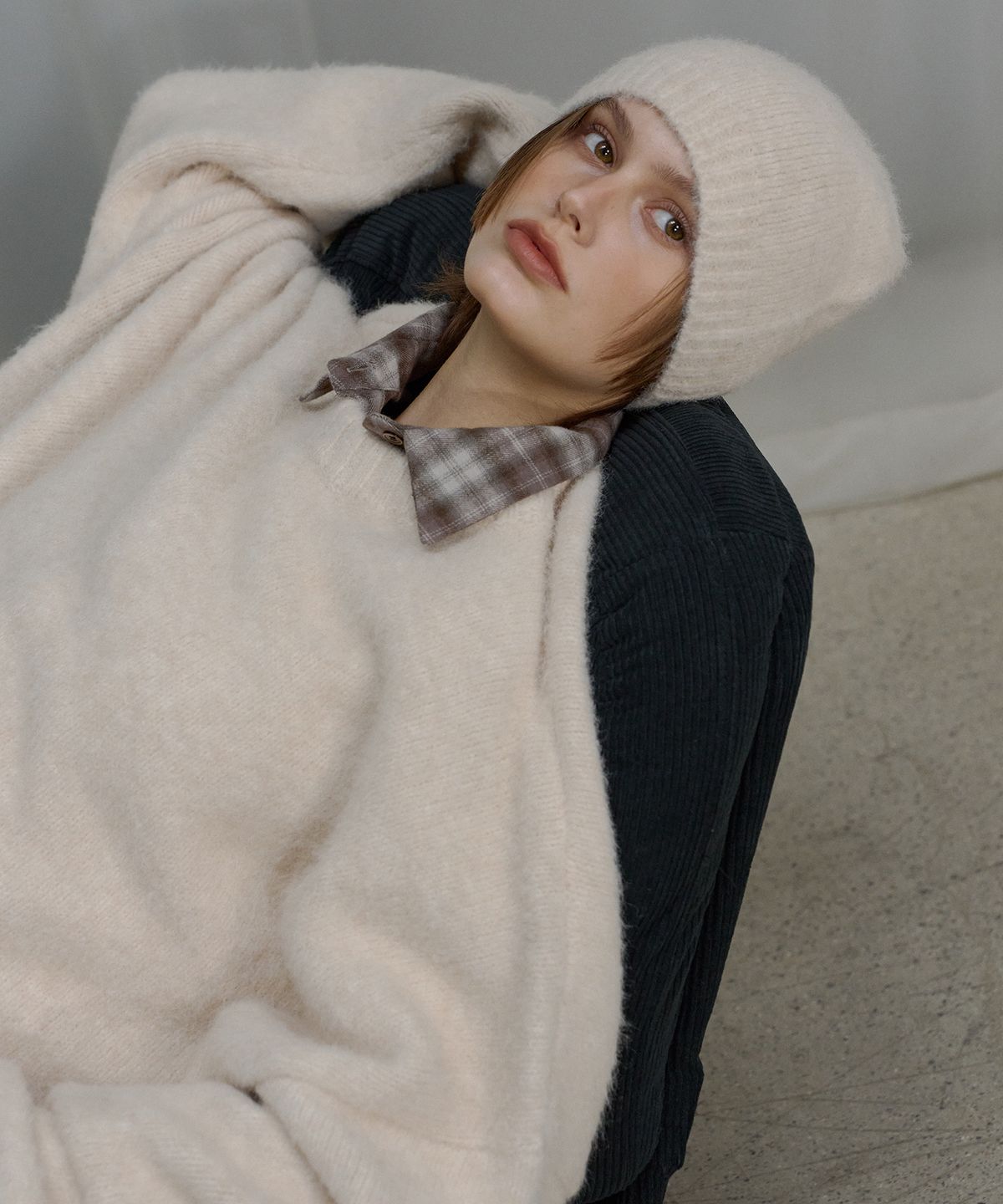 론크(LONQUE) BEANIE SET OVERSIZED KNIT (IVORY)
