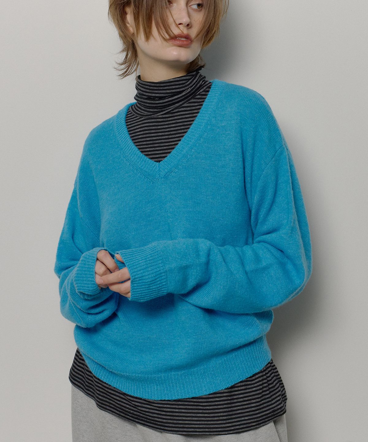론크(LONQUE) WOOL V-NECK KNIT (BLUE)