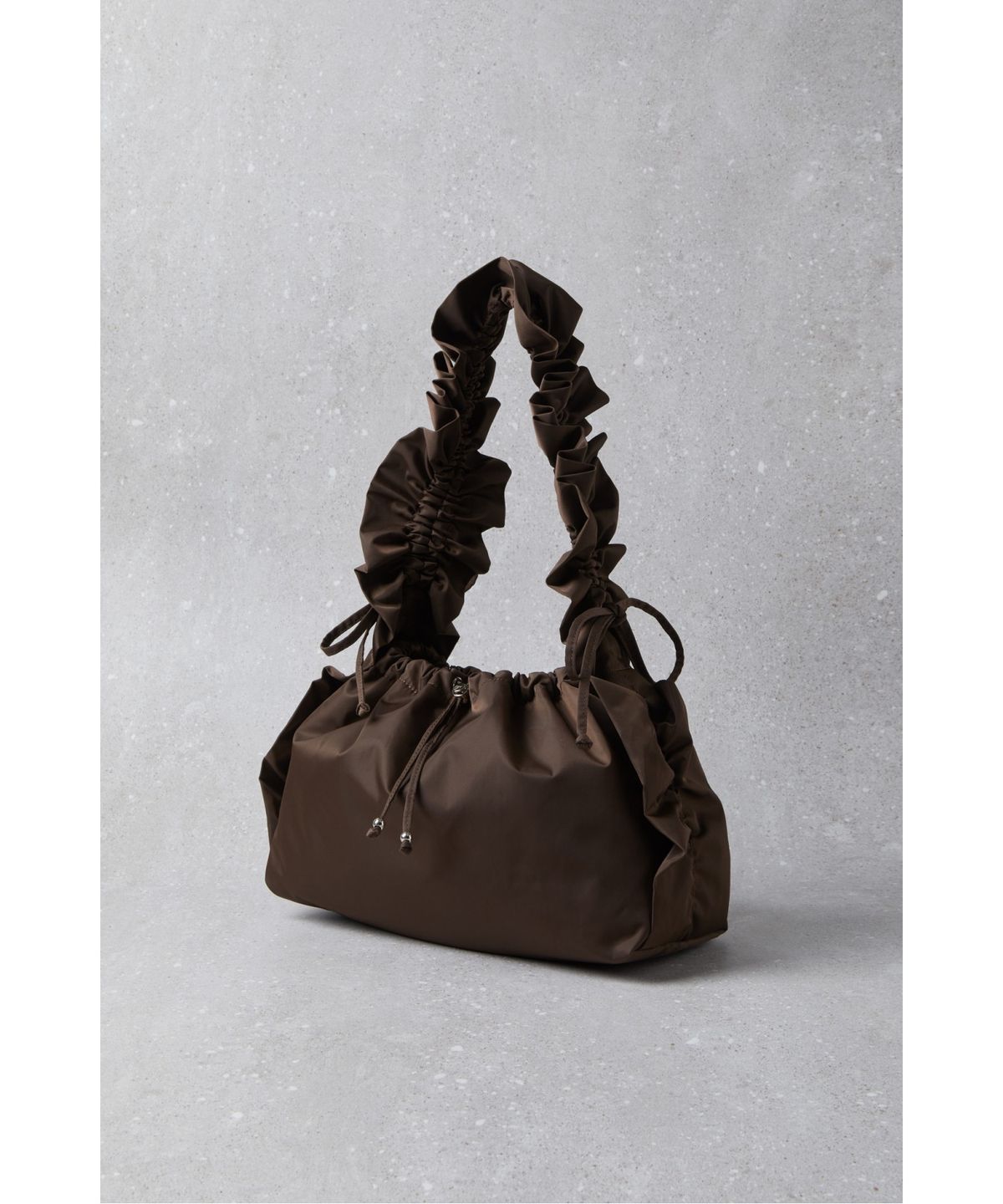 슈콤마보니(SUECOMMA BONNIE) Fev_Ruffle bag_large(brown)_DFBAA25501BRN