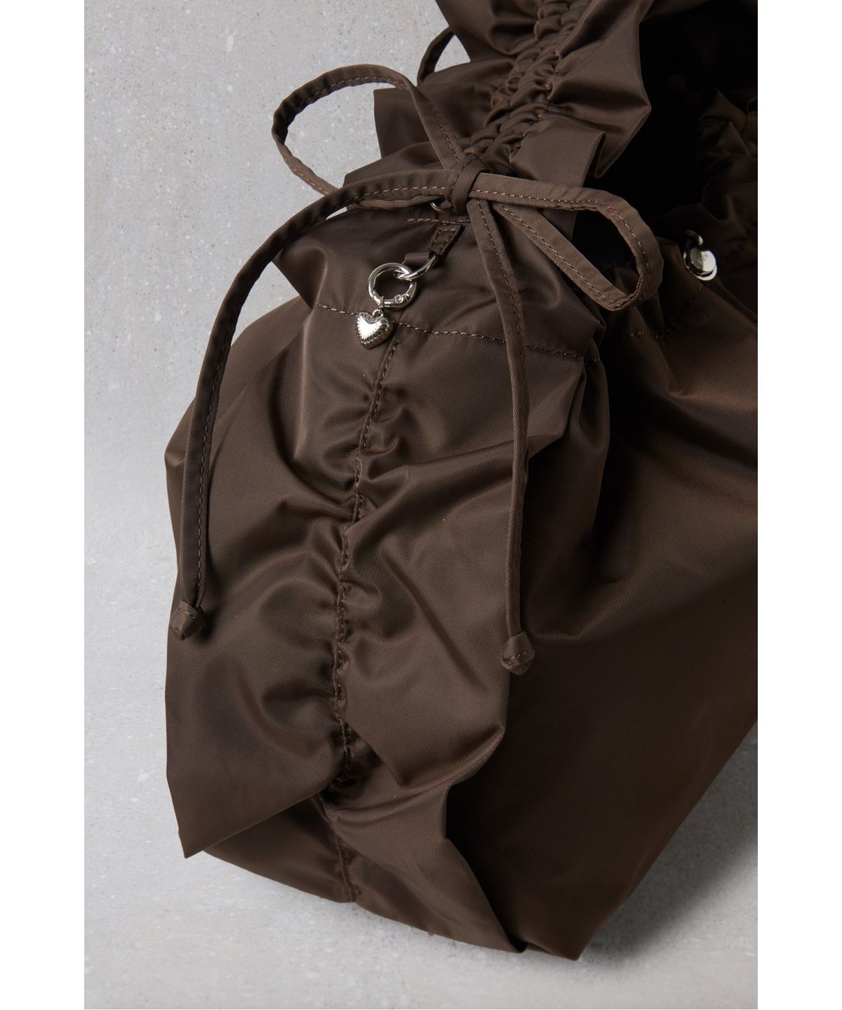슈콤마보니(SUECOMMA BONNIE) Fev_Ruffle bag_large(brown)_DFBAA25501BRN