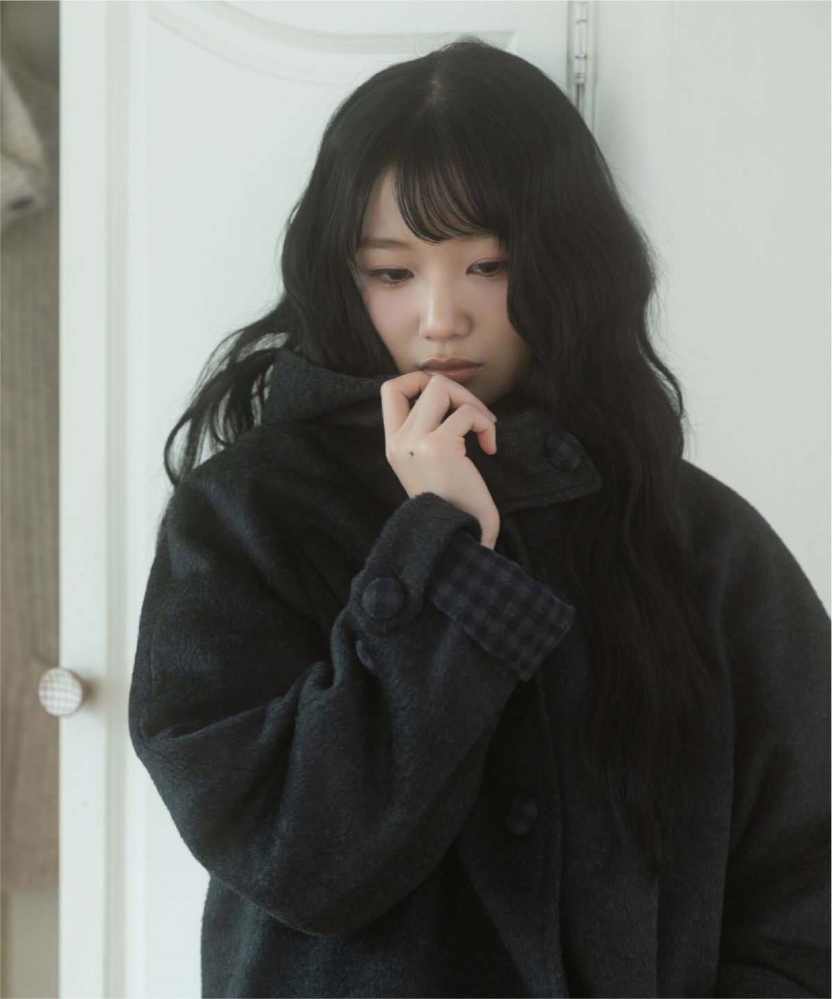 나이엔(NAAIEEN) 체크 포인트 하프 후드 코트