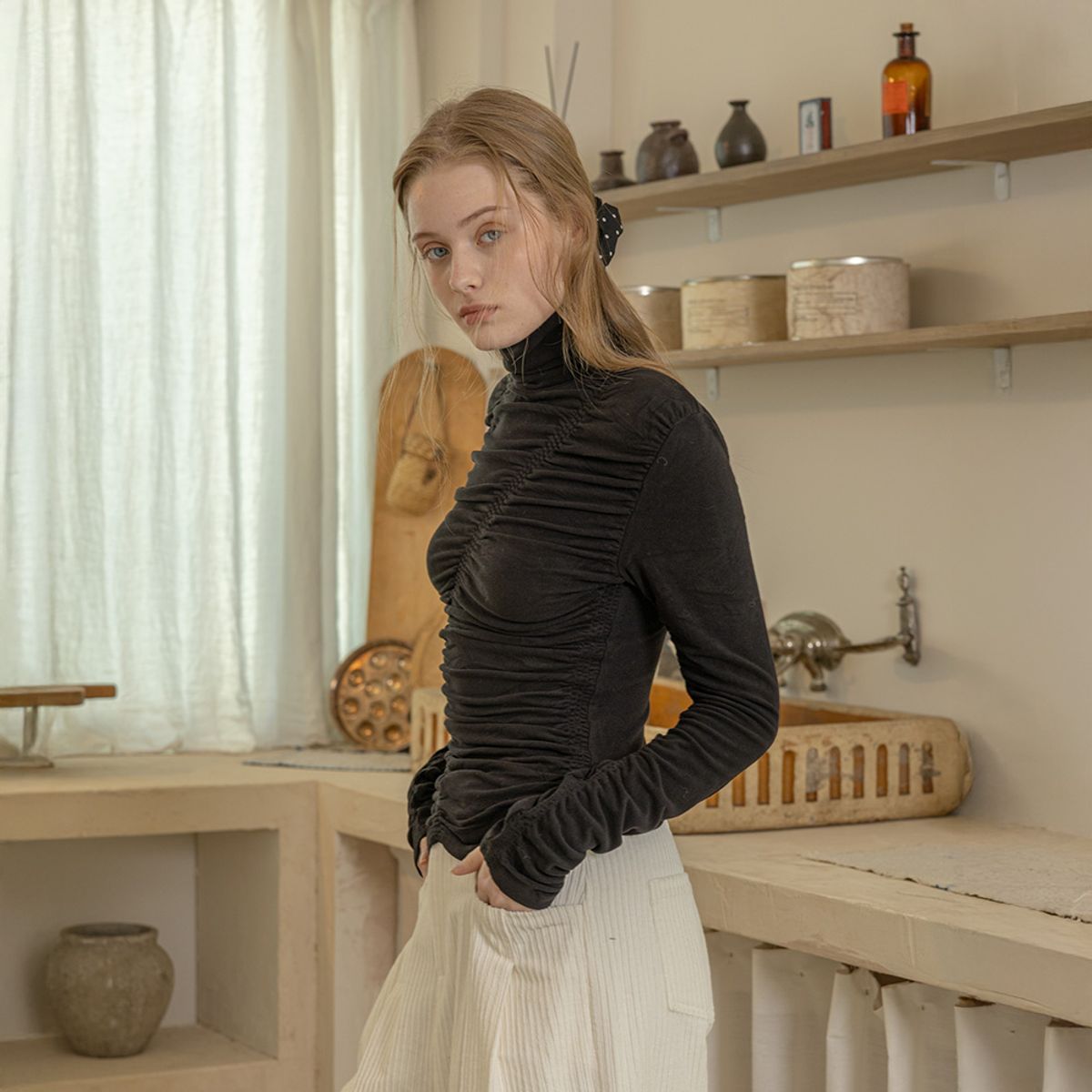 던드롭(DUNDROP) DD_Pleated slim fit top_2color