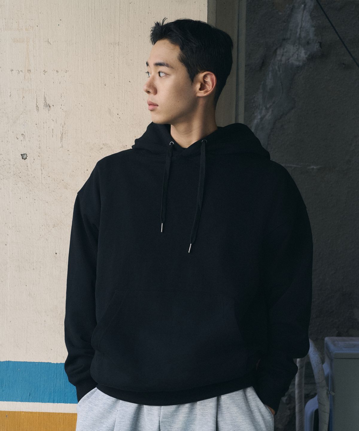 버클다운(BUCKLE DOWN) 390g 헤비코튼 심플 오버핏 스웻 후드 (BLACK)