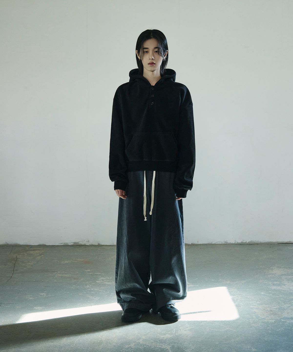 스크래틀 픽셀(SCRATTLE_PIXEL) 폴라폴리스 버튼 후디[블랙]